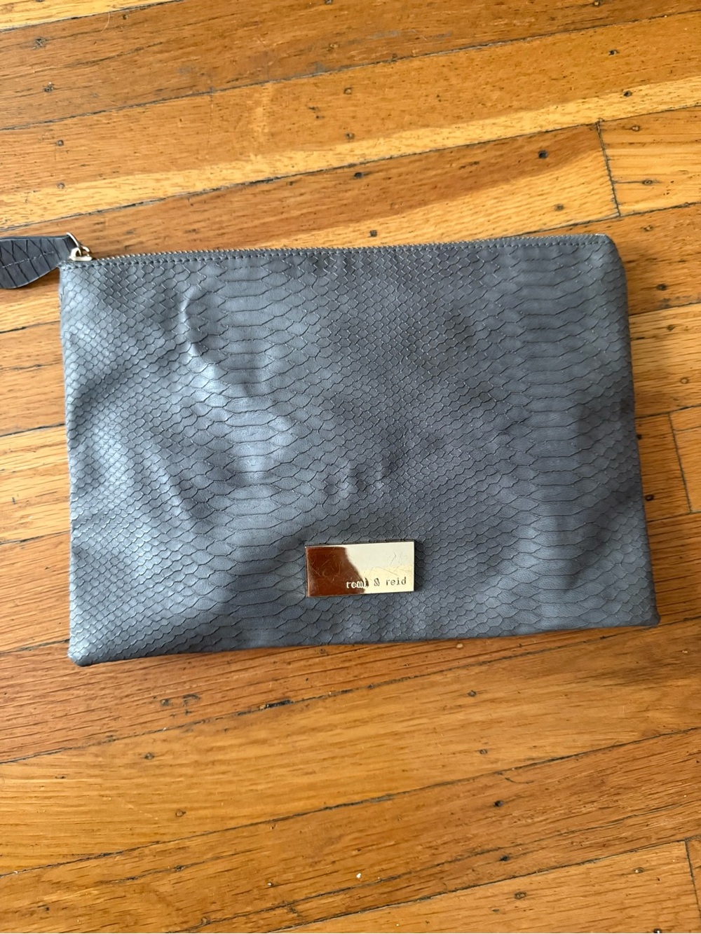 Remi & Reed Gray Textured Crossbody Bag - Picture 2 of 5